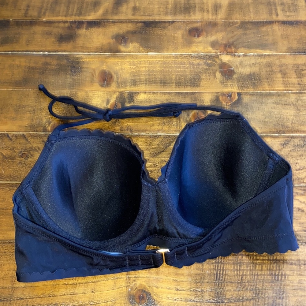 36B bikini top from Victoria's Secret - Picture 2 of 3